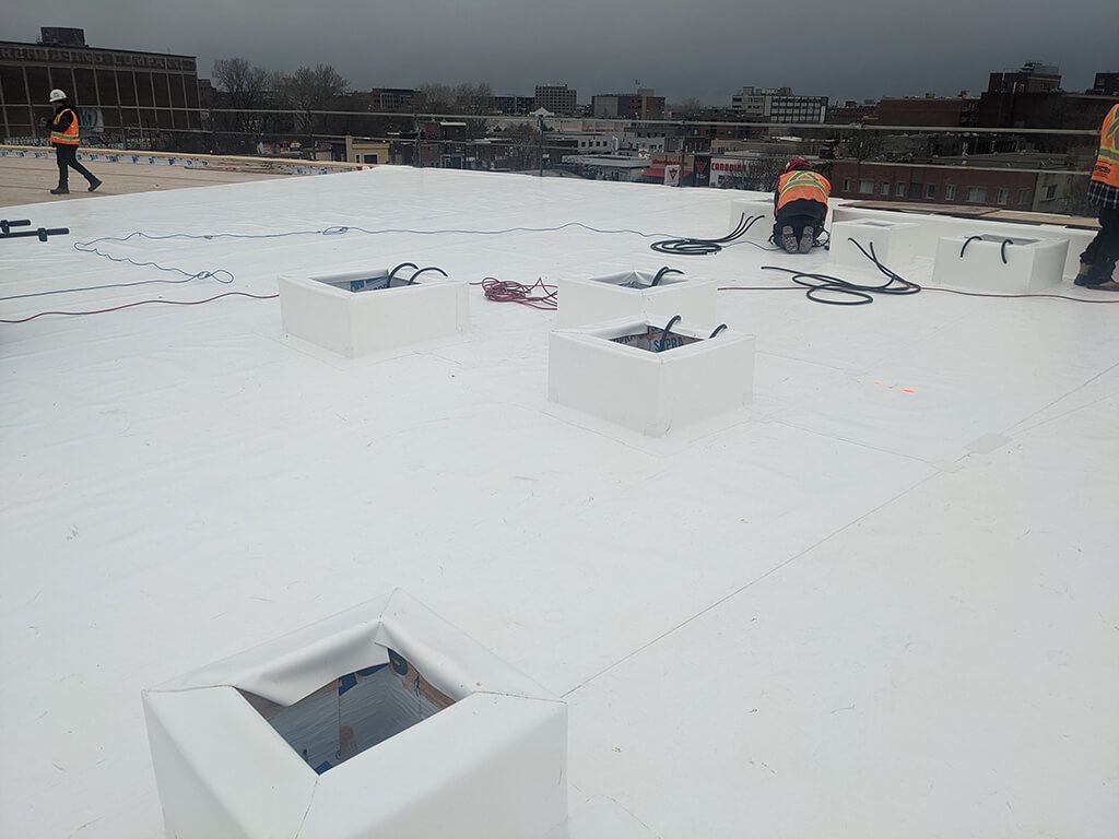 Solutions d<i>’</i>étanchéité membranes monocouches PVC et TPO